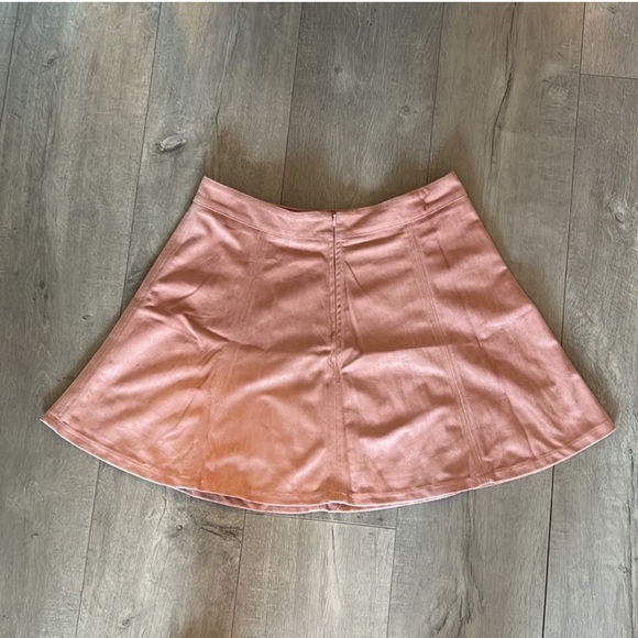 Suede blush pink skirt - Picture 3 of 5